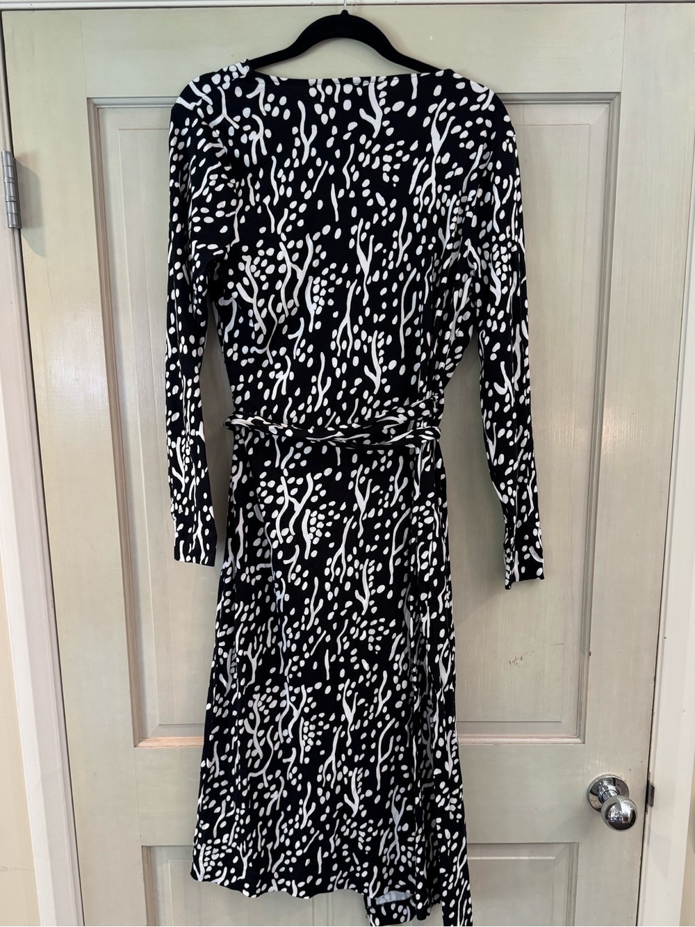 NWT Diane Von Furstenberg Black & White Abstract Long Sleeve Wrap Midi Dress - Picture 3 of 9